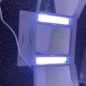 mirror that lights up